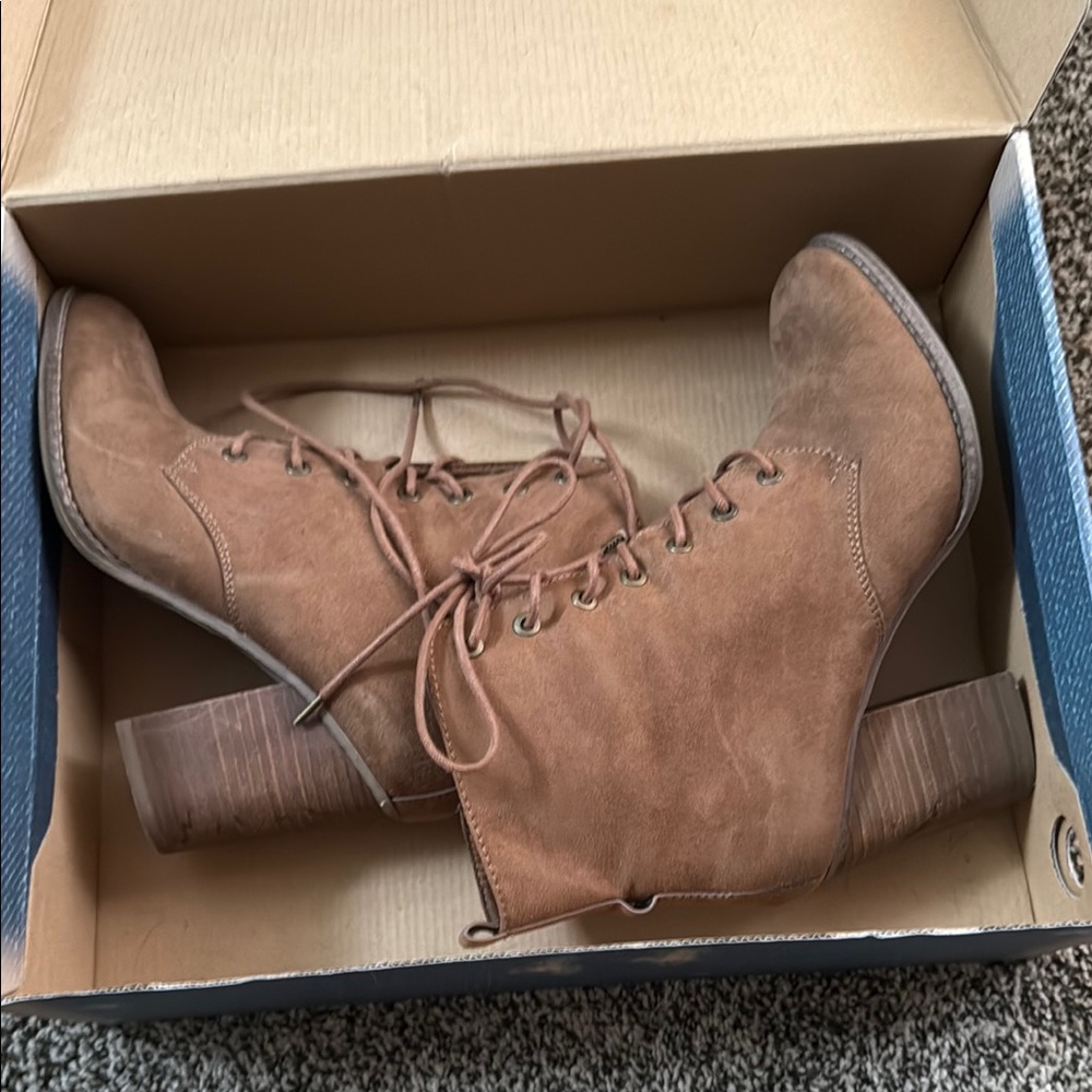 Zodiac Tan Lace Up Boots Classic Design
